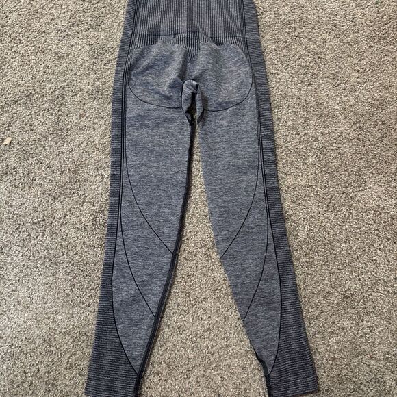 Gymshark Women's Hyper Amplify Seamless Leggings Gray Black Size XS Butt Lifting - Picture 10 of 11